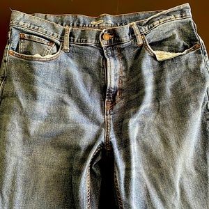 Old Navy 36x32 Loose Flex jeans. Medium to light medium rinse. EUC